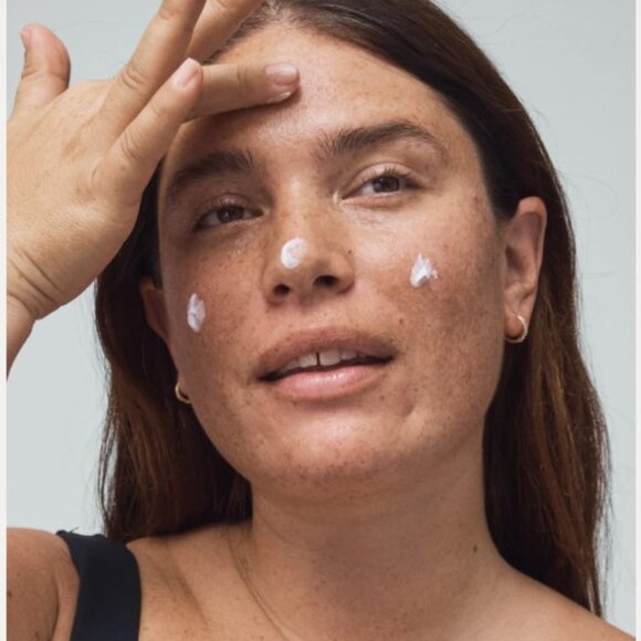 Tula 24-7 Moisture Ultra Hydrating day & night cream - Picture 3 of 4